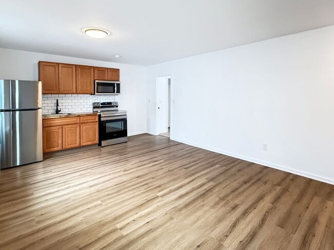 4332 Albany Post Rd in Hyde Park, NY - Building Photo - Building Photo