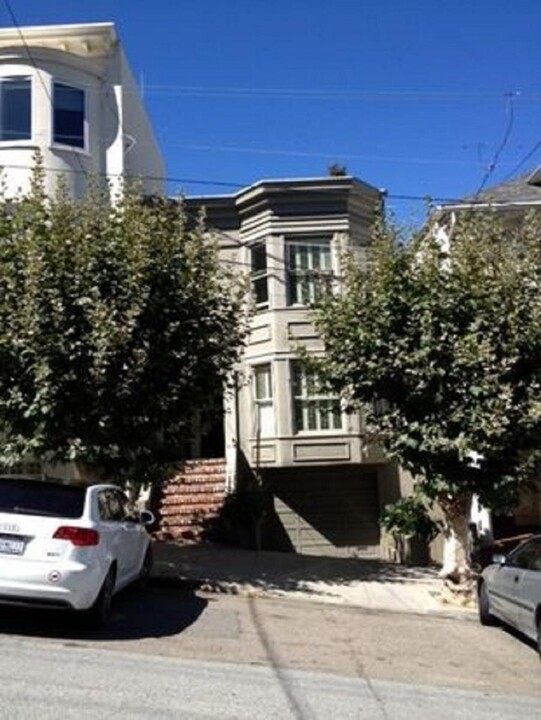 876 Chestnut St in San Francisco, CA - Building Photo