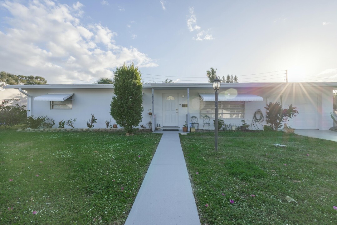 1931 Ramsey Dr in Lake Worth, FL - Building Photo