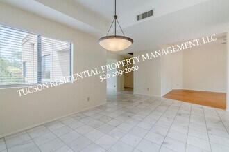 756 Cam Diestro in Oro Valley, AZ - Building Photo - Building Photo