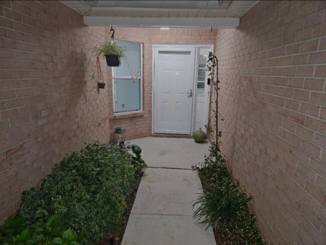 1131 Camaree Pl in Pensacola, FL - Foto de edificio - Building Photo