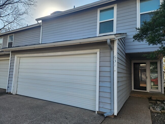 property at 631 Cimarron Trl