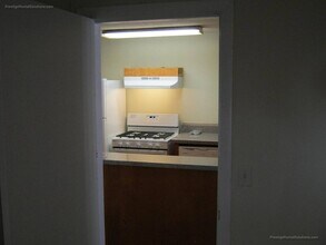 70 Barrows St, Unit 1 in Fall River, MA - Foto de edificio - Building Photo