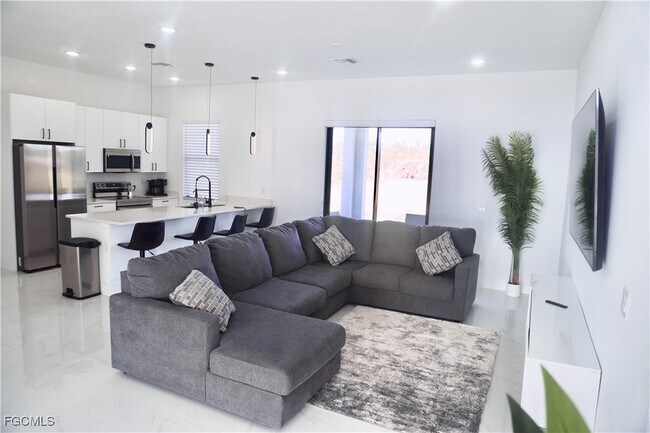 2608 25th St W in Lehigh Acres, FL - Building Photo - Building Photo