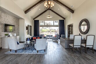 Town Creek Village Apartments in Montgomery, TX - Foto de edificio - Interior Photo