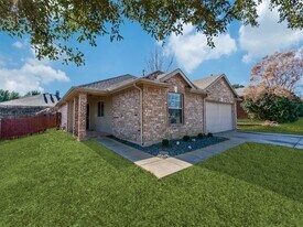 1305 Greenbriar Ln in McKinney, TX - Building Photo