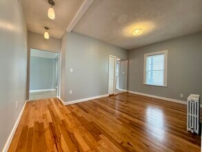 49 Wellington Ave, Unit Unit 01 in Everett, MA - Building Photo - Building Photo