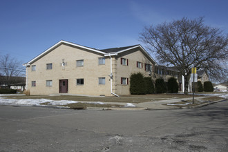 The Executive House in Kenosha, WI - Building Photo - Building Photo