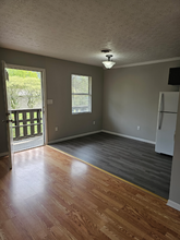 165 Midway Dr in Oliver Springs, TN - Foto de edificio - Building Photo