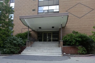 51 McMurchy in Brampton, ON - Building Photo