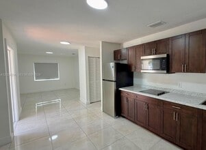 2803 SW 26th St in Miami, FL - Building Photo - Building Photo