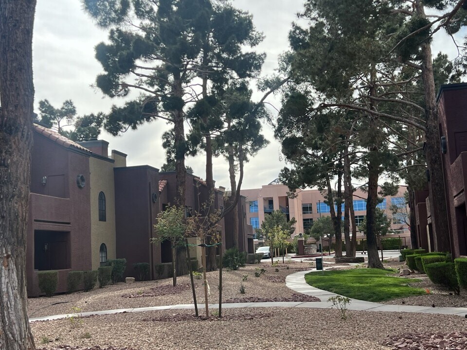 4050 Pacific Harbors Dr, Unit 146 in Las Vegas, NV - Foto de edificio