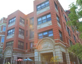 4554 Malden St-Unit -302 in Chicago, IL - Building Photo - Building Photo