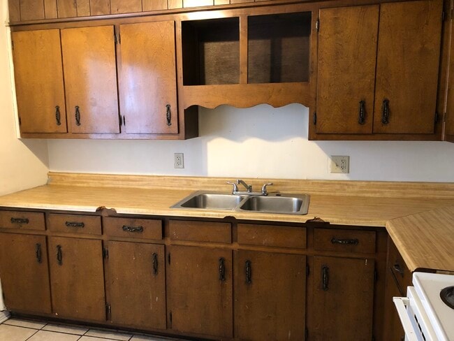 2112 14th Ave N in Columbus, MS - Building Photo - Building Photo