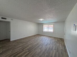 2120 E California Ave in Bakersfield, CA - Building Photo - Building Photo