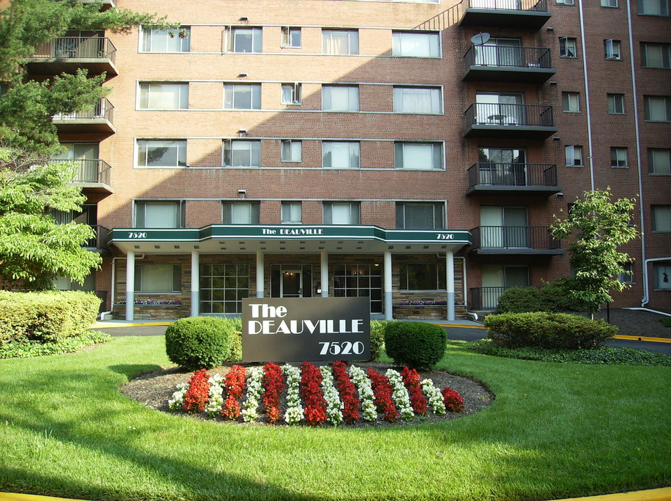 The Deauville in Takoma Park, MD - Building Photo