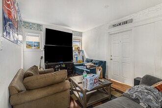 811 Sybil St in Ann Arbor, MI - Building Photo - Building Photo