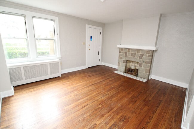 5535 Centre Ave, Unit 11 in Pittsburgh, PA - Foto de edificio - Building Photo