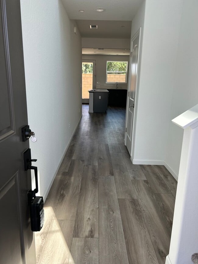 1021 W Payson Ave in Visalia, CA - Building Photo - Building Photo