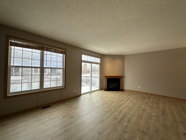 405 Village Pkwy in Circle Pines, MN - Building Photo - Building Photo