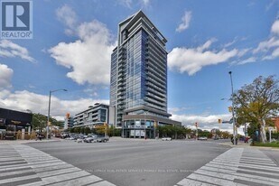 1 Hurontario St in Mississauga, ON - Building Photo