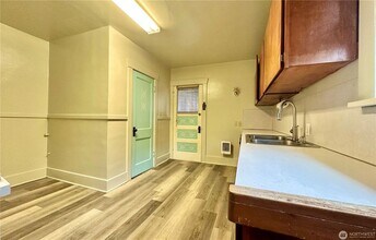 112 Wells Ave S, Unit 114- in Renton, WA - Building Photo - Building Photo