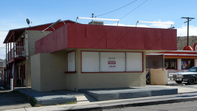 405 N 1st Ave in Barstow, CA - Foto de edificio - Building Photo