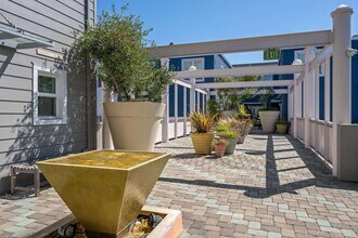 1535 Brunswig Ln in Emeryville, CA - Foto de edificio - Building Photo