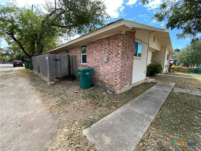 911 N Penelope St in Belton, TX - Building Photo - Building Photo