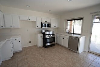 15488 Aveiro Rd in Fontana, CA - Building Photo - Building Photo