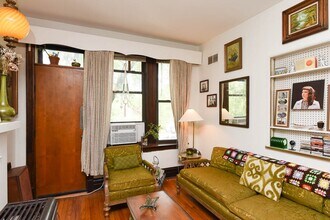 2819 W Shakespeare Ave, Unit M01H in Chicago, IL - Foto de edificio - Building Photo