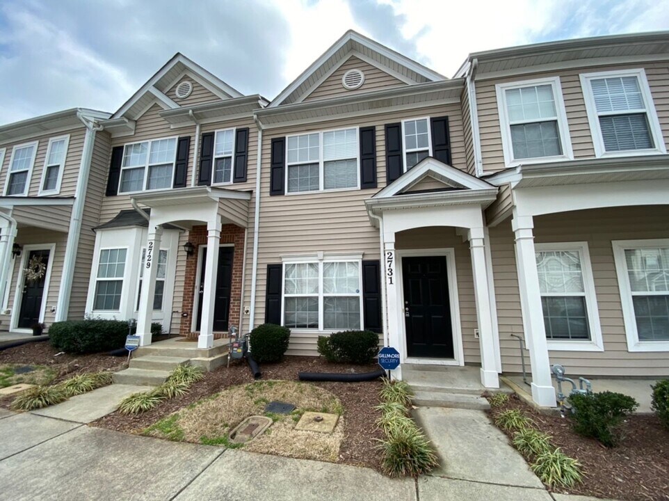2731 Wyntercrest Ln in Durham, NC - Building Photo