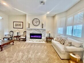 331 W Sherwood Dr in Henderson, NV - Foto de edificio - Building Photo