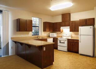 Grove at Sunset Court in Brentwood, CA - Building Photo - Building Photo