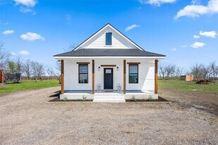 260 Amaranta Ln in Dale, TX - Building Photo