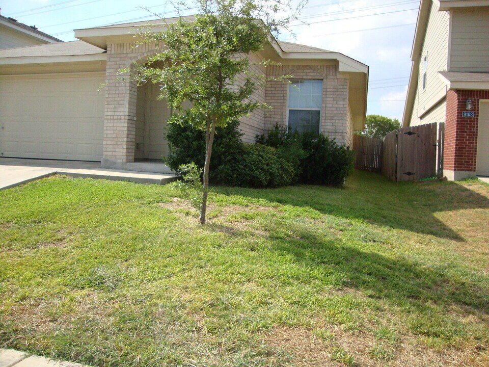 9158 Everton in San Antonio, TX - Building Photo