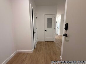 199 Gardner St in Boston, MA - Foto de edificio - Building Photo