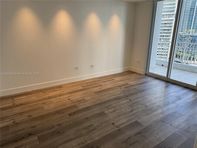 801 Brickell Key Blvd, Unit 1904 in Miami, FL - Building Photo - Building Photo