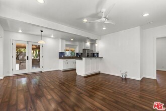 2320 Belleglade Ave in Los Angeles, CA - Building Photo - Building Photo