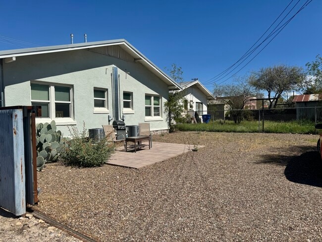 426 E Helen St, Unit E Helen St R side in Tucson, AZ - Building Photo - Building Photo