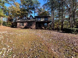 1624 Woodfield Rd in Fayetteville, NC - Building Photo