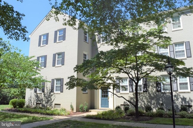 property at 1413 Belle View Blvd