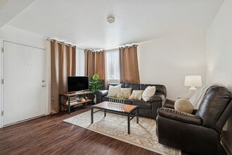 Campus Crossings at University Heights in Tucson, AZ - Foto de edificio - Building Photo