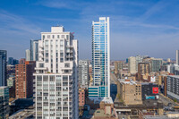 Silver Tower in Chicago, IL - Foto de edificio - Building Photo