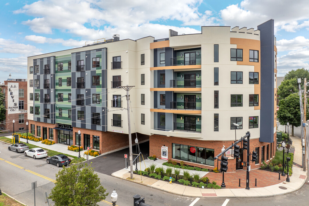 215 Canal St in Lawrence, MA - Foto de edificio