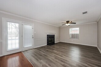 5024 Flat Creek Dr in Fort Worth, TX - Foto de edificio - Building Photo