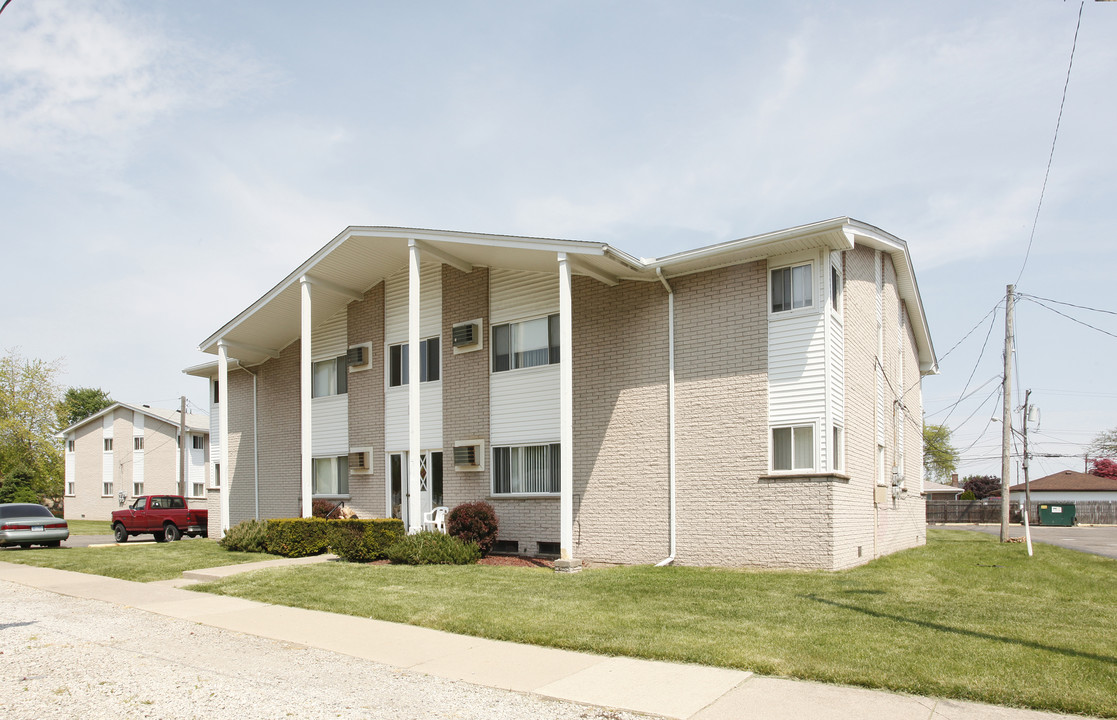 Lincoln Village Apartments in Lincoln Park, MI - Building Photo