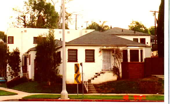 2100 S Beverly Glen Blvd in Los Angeles, CA - Building Photo