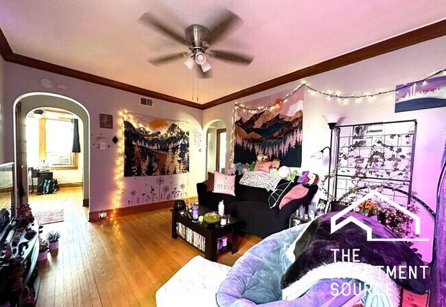 3844 N Bernard St, Unit 2B in Chicago, IL - Foto de edificio - Building Photo