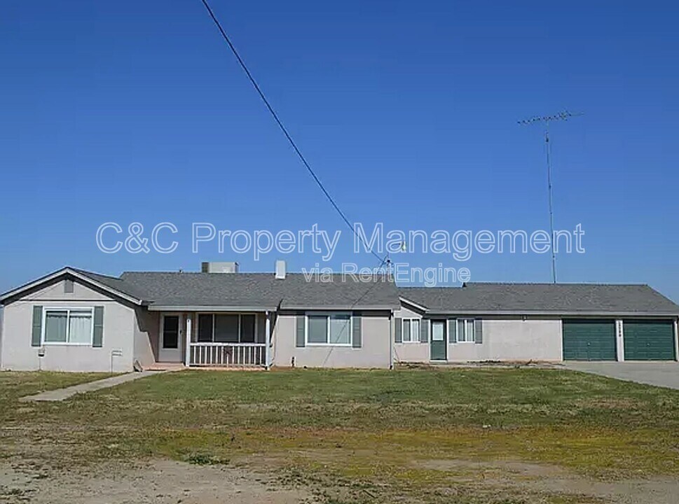15290 Sunset Dr in Livingston, CA - Building Photo